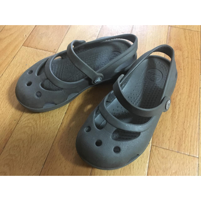 crocs(クロックス)のcrocsクロックス☆こげ茶エスプレッソ10 17＆17.5センチビーチサンダル キッズ/ベビー/マタニティのキッズ靴/シューズ(15cm~)(サンダル)の商品写真