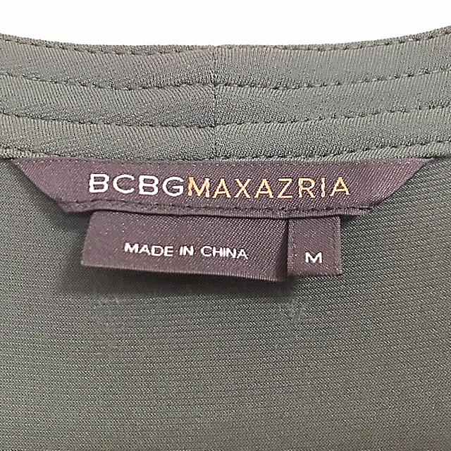 BCBGMAXAZRIA(ビーシービージーマックスアズリア)のモスグリーンワンピース レディースのワンピース(ひざ丈ワンピース)の商品写真