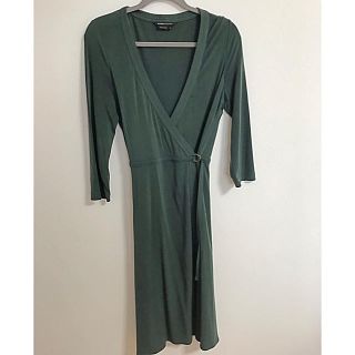 ビーシービージーマックスアズリア(BCBGMAXAZRIA)のモスグリーンワンピース(ひざ丈ワンピース)