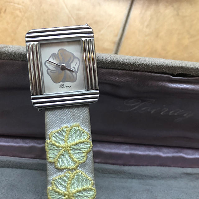 ポアレ マ プルミエ 時計 ヴァンクリーフ&アーペル  花モチーフ レディースのファッション小物(腕時計)の商品写真