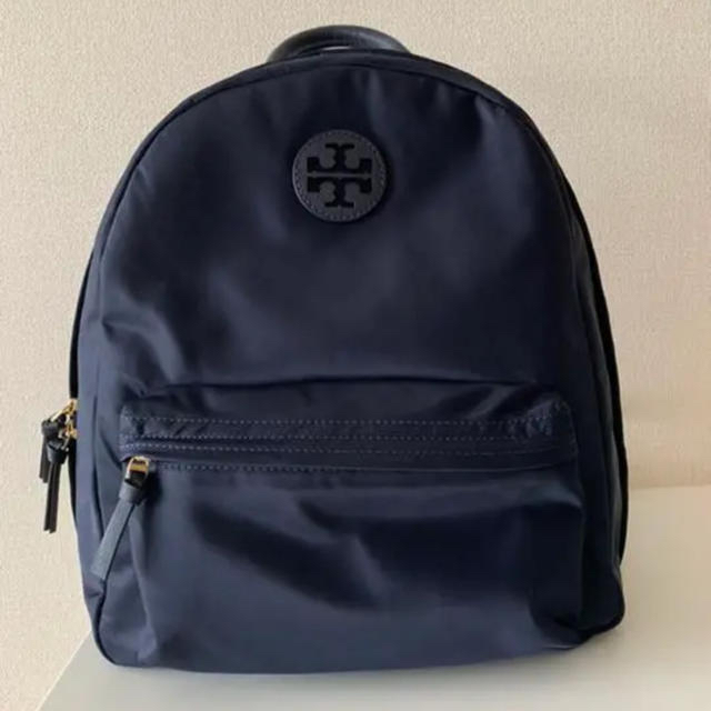 Tory Burch(トリーバーチ)の【本日限り】【新品】トリーバーチ バックパック ネイビー レディースのバッグ(リュック/バックパック)の商品写真