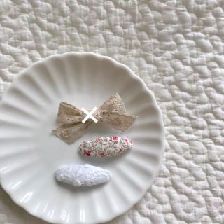 ボンポワン(Bonpoint)のantique girly pin set (beige)(ファッション雑貨)