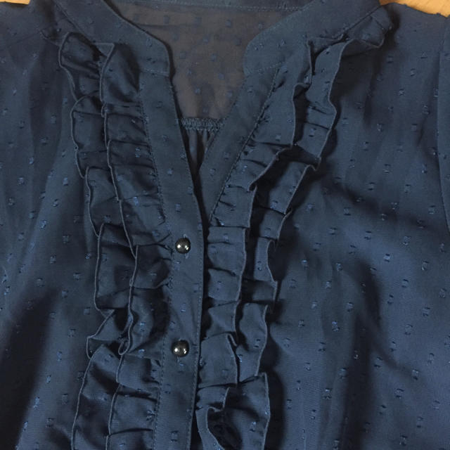 grove(グローブ)のgrove  紺色シフォンブラウス レディースのトップス(シャツ/ブラウス(半袖/袖なし))の商品写真