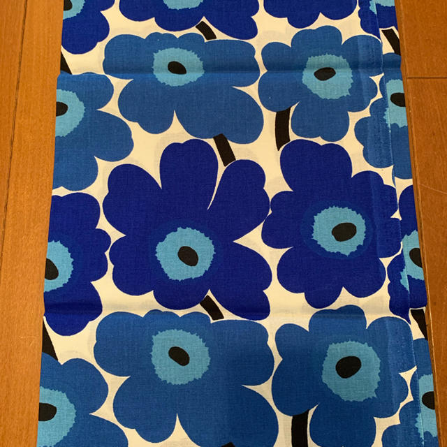 marimekko(マリメッコ)の新品 ♬ マリメッコ生地2種類＋チロリアンテープ（7,500円相当） ハンドメイドの素材/材料(生地/糸)の商品写真