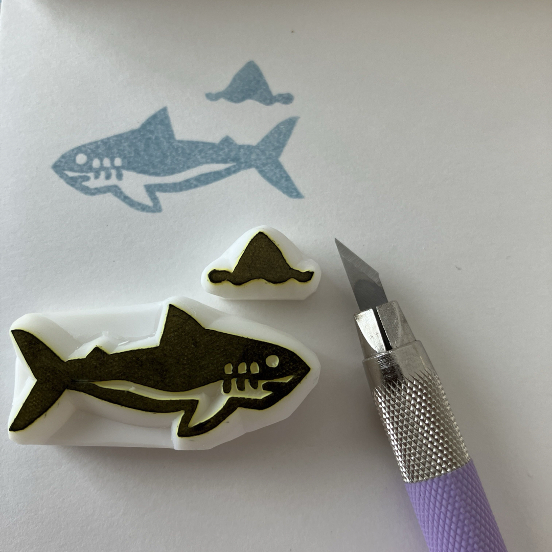 サメ(背びれ付き) ハンドメイドの文具/ステーショナリー(はんこ)の商品写真