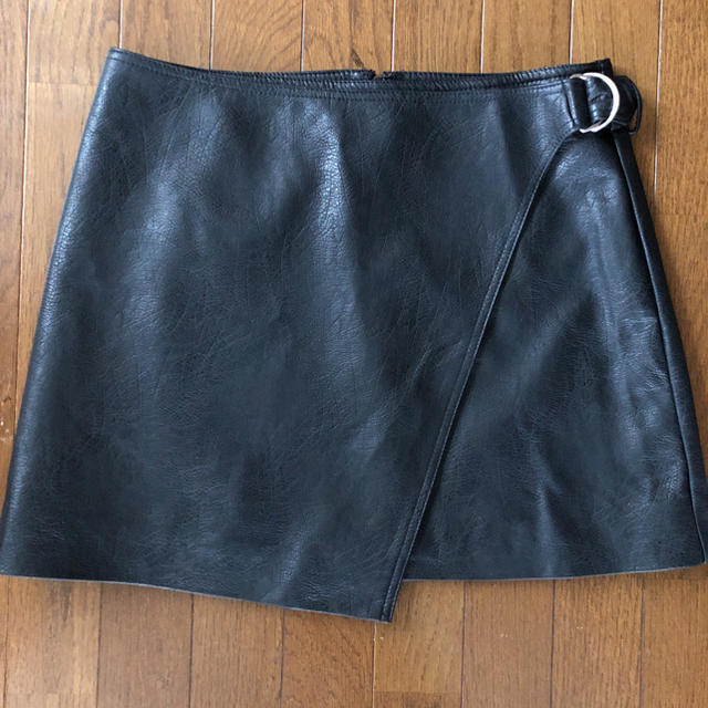 H&M(エイチアンドエム)のH＆M フェイクレザーショートスカート レディースのスカート(ミニスカート)の商品写真