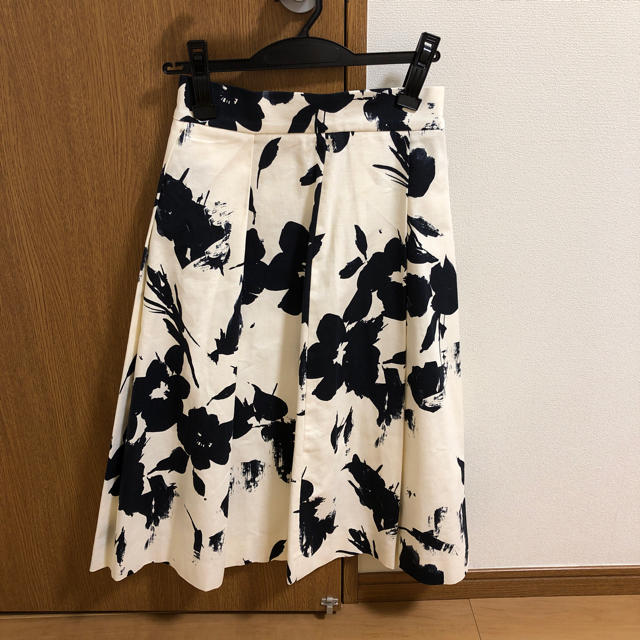 新品 ZARA 花柄 スカートスカート