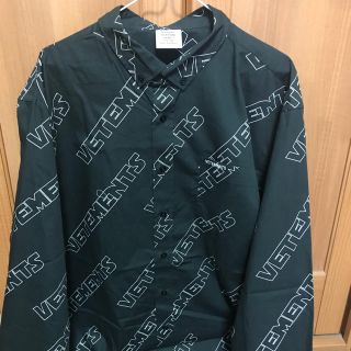 バレンシアガ(Balenciaga)のVETEMENTS 18SS ロゴシャツ(シャツ)