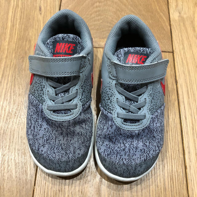 NIKE(ナイキ)のナイキスニーカー18センチ キッズ/ベビー/マタニティのキッズ靴/シューズ(15cm~)(スニーカー)の商品写真