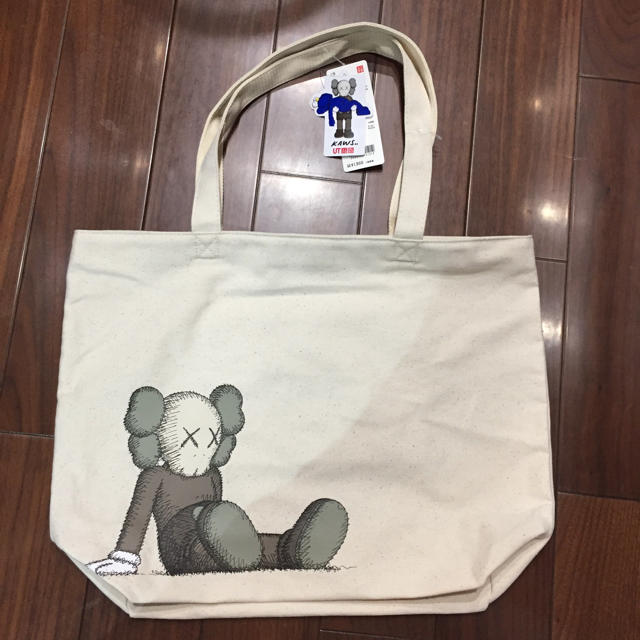 UNIQLO(ユニクロ)のkaws ユニクロ カウズ メンズのバッグ(トートバッグ)の商品写真