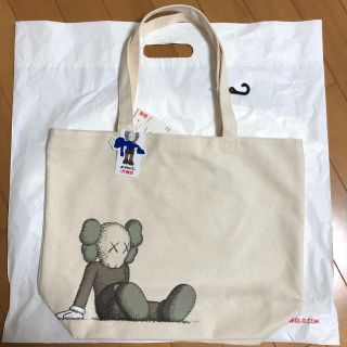 ユニクロ(UNIQLO)のUNIQLO KAWS カウズ コラボ トートバッグ(トートバッグ)