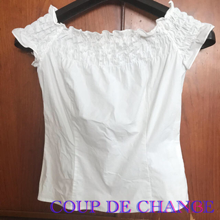 クードシャンス(COUP DE CHANCE)のオフショルホワイトブラウス(シャツ/ブラウス(半袖/袖なし))