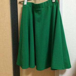 トッコ(tocco)のグリーンのスカート(ひざ丈スカート)