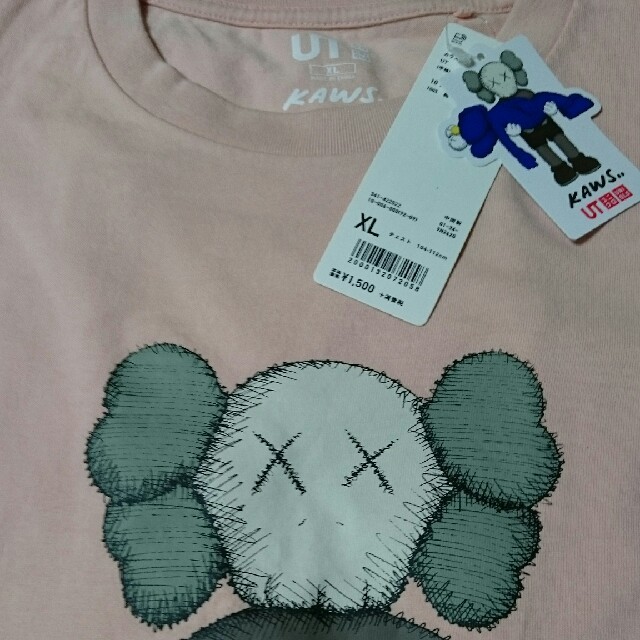 UNIQLO(ユニクロ)の新品 UNIQLO × KAWS summer Tee ピンクXLサイズ 送料込 メンズのトップス(Tシャツ/カットソー(半袖/袖なし))の商品写真