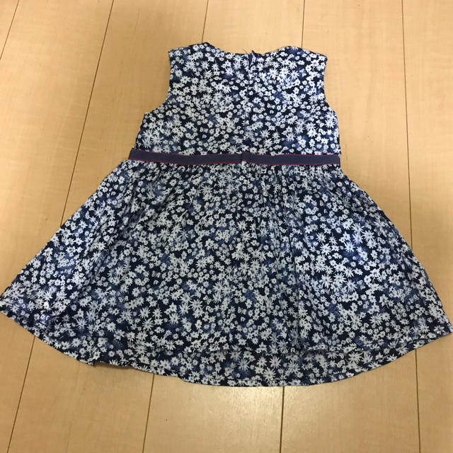 BeBe(ベベ)の美品 BeBe  小花柄  ワンピース  90cm キッズ/ベビー/マタニティのキッズ服女の子用(90cm~)(ワンピース)の商品写真