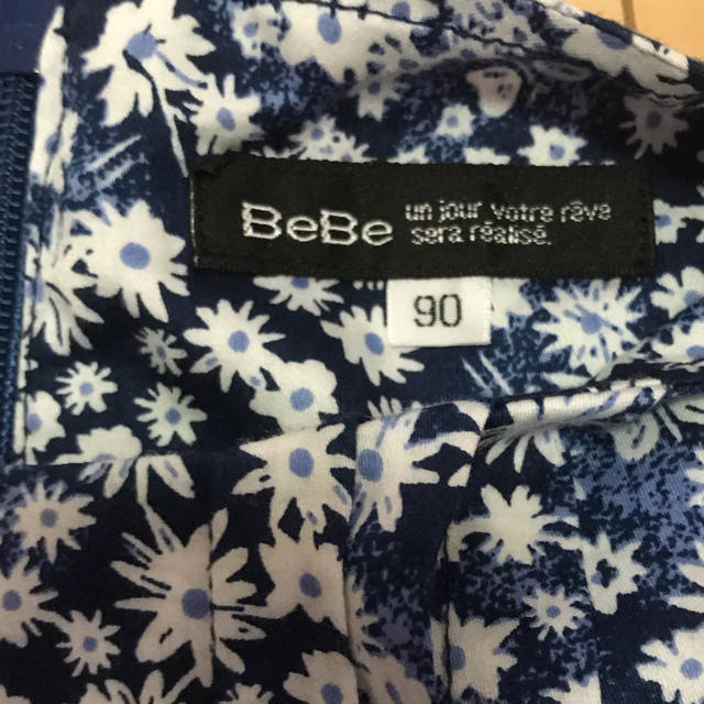 BeBe(ベベ)の美品 BeBe  小花柄  ワンピース  90cm キッズ/ベビー/マタニティのキッズ服女の子用(90cm~)(ワンピース)の商品写真