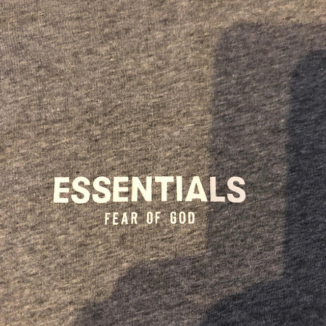 FEAR OF GOD(フィアオブゴッド)の金土日値下げ  FEAR  OF GOG  ESSENTIALS  Tee メンズのトップス(Tシャツ/カットソー(半袖/袖なし))の商品写真