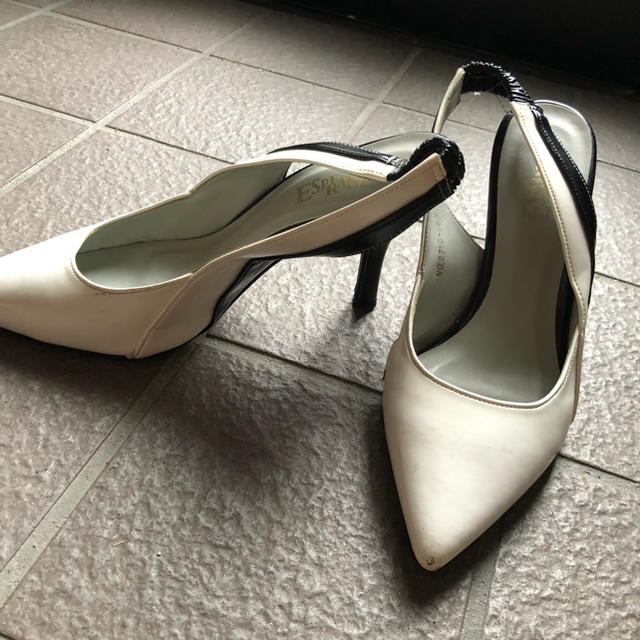 ESPERANZA(エスペランサ)の白パンプス レディースの靴/シューズ(ハイヒール/パンプス)の商品写真