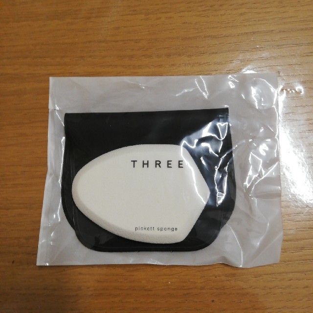 THREE(スリー)の新品未使用　Three ピケットスポンジ　ファンデーション コスメ/美容のベースメイク/化粧品(その他)の商品写真