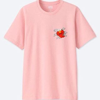 ユニクロ(UNIQLO)のUNIQLO × kaws エルモ UT Tシャツ ピンク Mサイズ 新品未使用(Tシャツ/カットソー(半袖/袖なし))