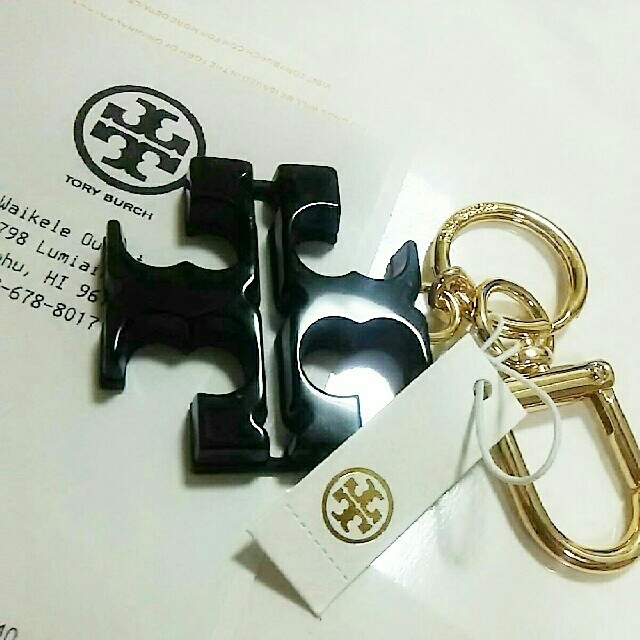 Tory Burch(トリーバーチ)の【新品】TORYBURCH トリバーチ キーホルダー ブラック ブルー タグつき レディースのファッション小物(キーホルダー)の商品写真