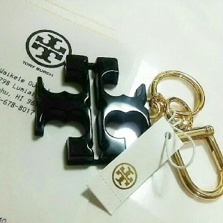 トリーバーチ(Tory Burch)の【新品】TORYBURCH トリバーチ キーホルダー ブラック ブルー タグつき(キーホルダー)