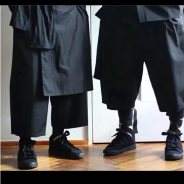 Yohji Yamamoto(ヨウジヤマモト)のyohji yamamoto  pour homme 左前垂らし ラップパンツ メンズのパンツ(サルエルパンツ)の商品写真