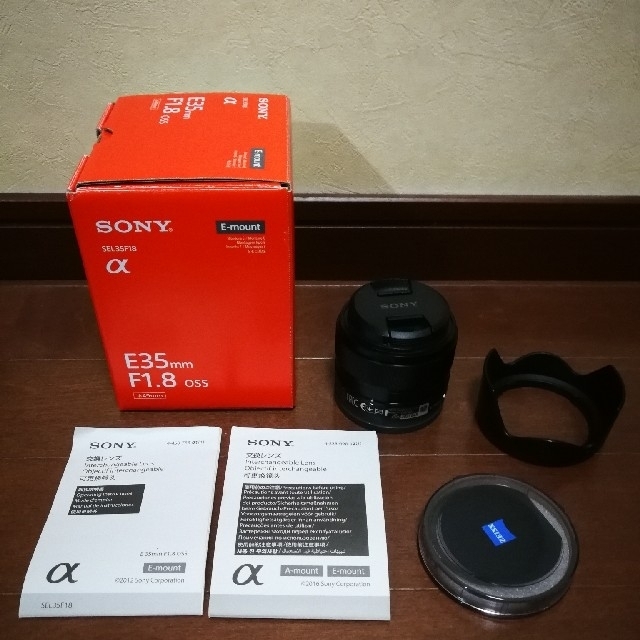 SONY(ソニー)の値下げ!!　SONY SEL35F18　おまけ付 スマホ/家電/カメラのカメラ(レンズ(単焦点))の商品写真