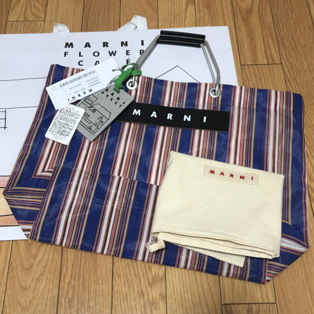 《MARNI》マルニフラワーカフェ ストライプバッグ ネイビー