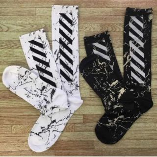 オフホワイト(OFF-WHITE)のストリートソックス 靴下  斜線ストライプ(ソックス)