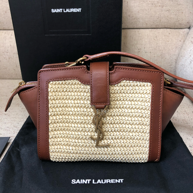 Saint Laurent(サンローラン)の1度使用 サンローラン 日本限定 ダウンタウントイ ショルダー ラフィア YSL レディースのバッグ(ショルダーバッグ)の商品写真