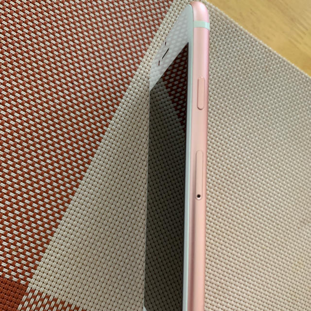 Apple(アップル)のiPhone7ピンクゴールド スマホ/家電/カメラのスマートフォン/携帯電話(スマートフォン本体)の商品写真