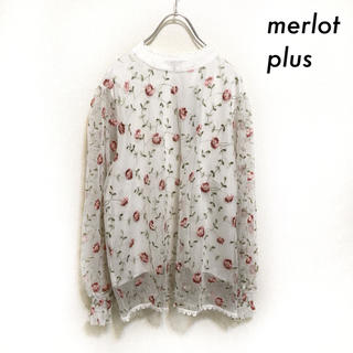 メルロー(merlot)の新品 merlot plus メルロープリュス★チュール素材 花柄 長袖ブラウス(シャツ/ブラウス(長袖/七分))