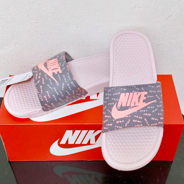 NIKE(ナイキ)のNIKE ナイキ WMNS BENASSI JDI PRINT ピンク 25cm レディースの靴/シューズ(サンダル)の商品写真