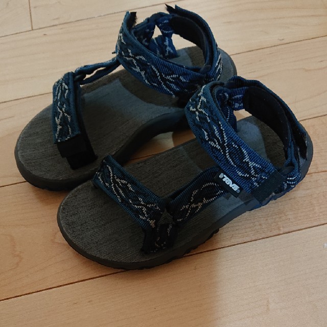 Teva(テバ)のデバ キッズサンダル キッズ/ベビー/マタニティのキッズ靴/シューズ(15cm~)(サンダル)の商品写真