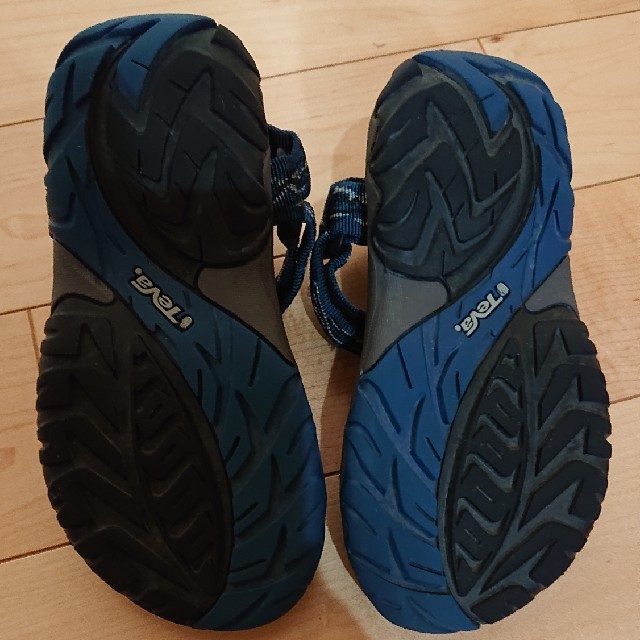 Teva(テバ)のデバ キッズサンダル キッズ/ベビー/マタニティのキッズ靴/シューズ(15cm~)(サンダル)の商品写真