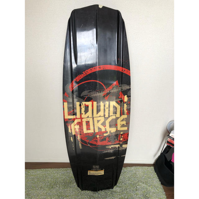 ウェイクボード リキッドフォース liquid force 136cm スポーツ/アウトドアのスポーツ/アウトドア その他(マリン/スイミング)の商品写真