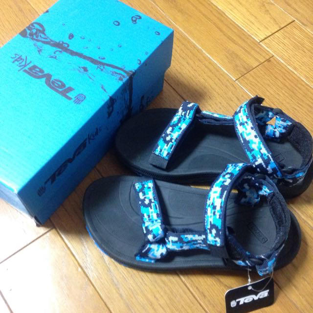 SHIPS KIDS(シップスキッズ)の人気☆teva サンダル☆20㎝値下げ キッズ/ベビー/マタニティのキッズ靴/シューズ(15cm~)(サンダル)の商品写真