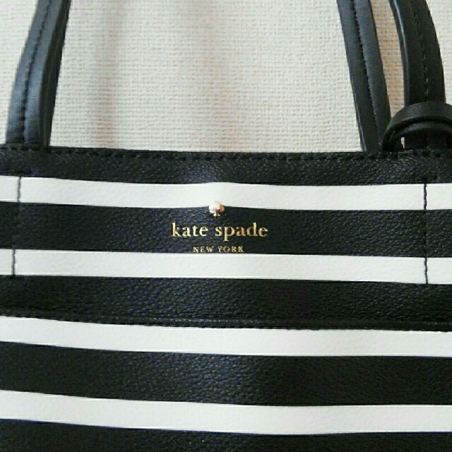 kate spade new york(ケイトスペードニューヨーク)の【限定モデル】ケイトスペード　A4トートバッグ　ボーダー レディースのバッグ(トートバッグ)の商品写真