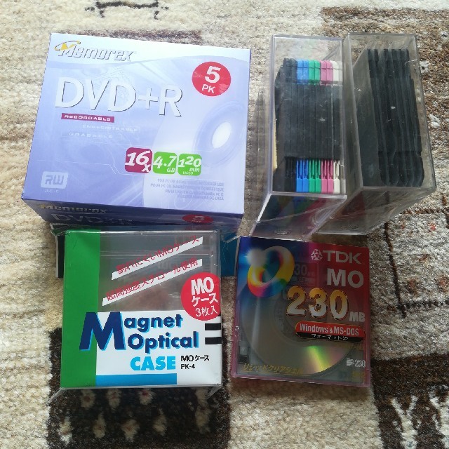 maxell(マクセル)の【新品】フロッピーディスク 16枚　DVD R 4.7GB 5枚パック スマホ/家電/カメラのPC/タブレット(PC周辺機器)の商品写真