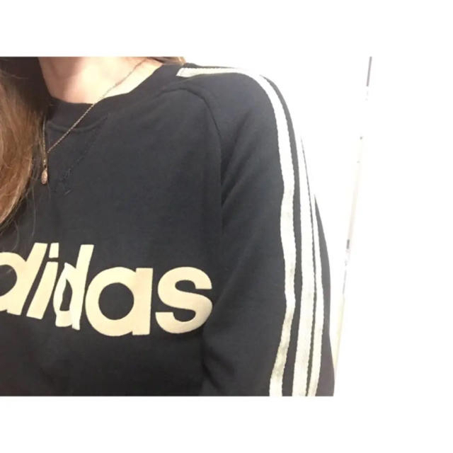 adidas(アディダス)のアディダス♡金ラインデザイン♡トレーナー♡ レディースのトップス(トレーナー/スウェット)の商品写真