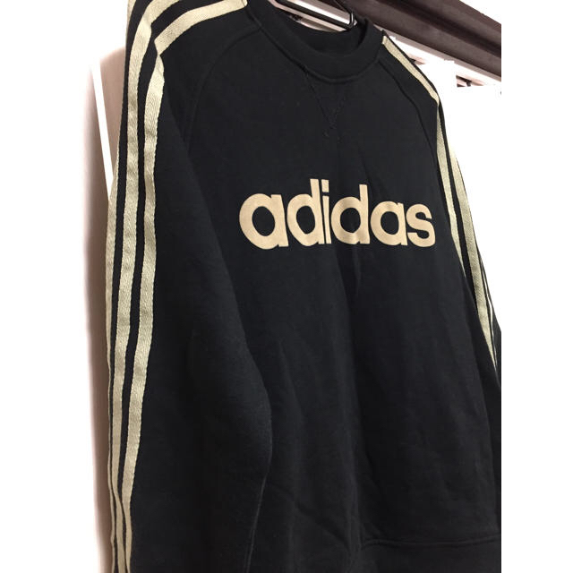 adidas(アディダス)のアディダス♡金ラインデザイン♡トレーナー♡ レディースのトップス(トレーナー/スウェット)の商品写真