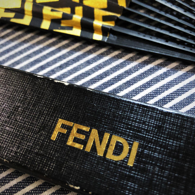 FENDI(フェンディ)のＦＥＮＤＩ扇子 インテリア/住まい/日用品の日用品/生活雑貨/旅行(日用品/生活雑貨)の商品写真