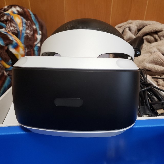 PlayStation VR(プレイステーションヴィーアール)の新型 PSVR カメラ同梱版 CUHJ-16003 エンタメ/ホビーのゲームソフト/ゲーム機本体(家庭用ゲーム機本体)の商品写真