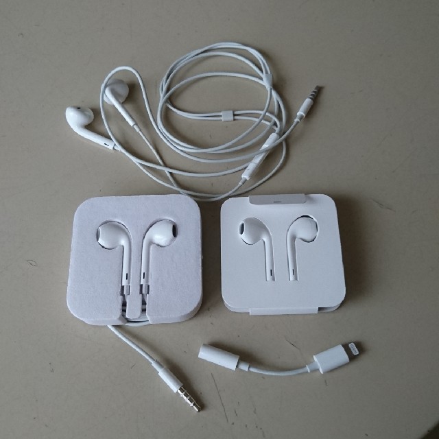 Apple(アップル)のapple 純正イヤホン+変換コネクタ スマホ/家電/カメラのオーディオ機器(ヘッドフォン/イヤフォン)の商品写真