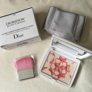 ディオール(Dior)の新品 Dior スノーブラッシュ&ブルームパウダー(チーク)