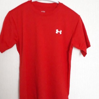 アンダーアーマー(UNDER ARMOUR)のUNDER  ARMOUR　赤Tシャツ(Tシャツ/カットソー)