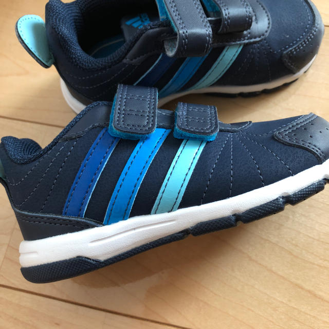 adidas(アディダス)のadidas 14センチ タグなし キッズ/ベビー/マタニティのベビー靴/シューズ(~14cm)(スニーカー)の商品写真