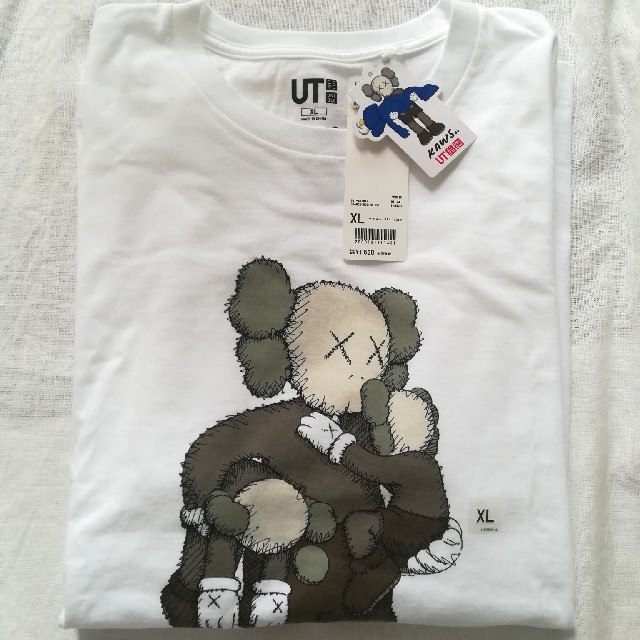 UNIQLO(ユニクロ)のUNIQLO KAWS 
ユニクロカウズ  メンズのトップス(Tシャツ/カットソー(半袖/袖なし))の商品写真