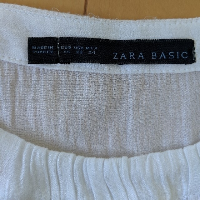 ZARA(ザラ)のホワイト　カットソー レディースのトップス(カットソー(半袖/袖なし))の商品写真